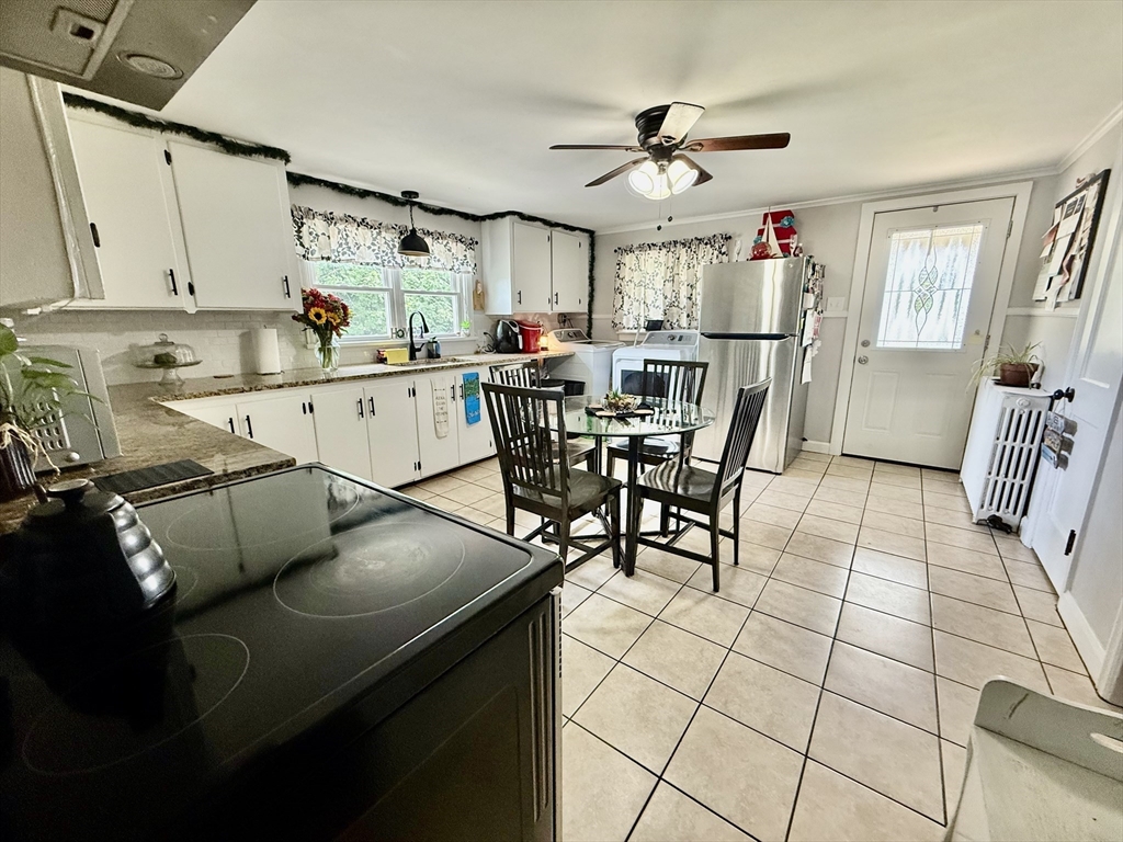 21 Langlois Ave, Southbridge, Massachusetts, 3 Bedrooms Bedrooms, 5 Rooms Rooms,1 BathroomBathrooms,Residential Lease,For Rent,Langlois Ave,73406870