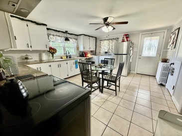 21 Langlois Ave, Southbridge, Massachusetts, 3 Bedrooms Bedrooms, 5 Rooms Rooms,1 BathroomBathrooms,Residential Lease,For Rent,Langlois Ave,73406870