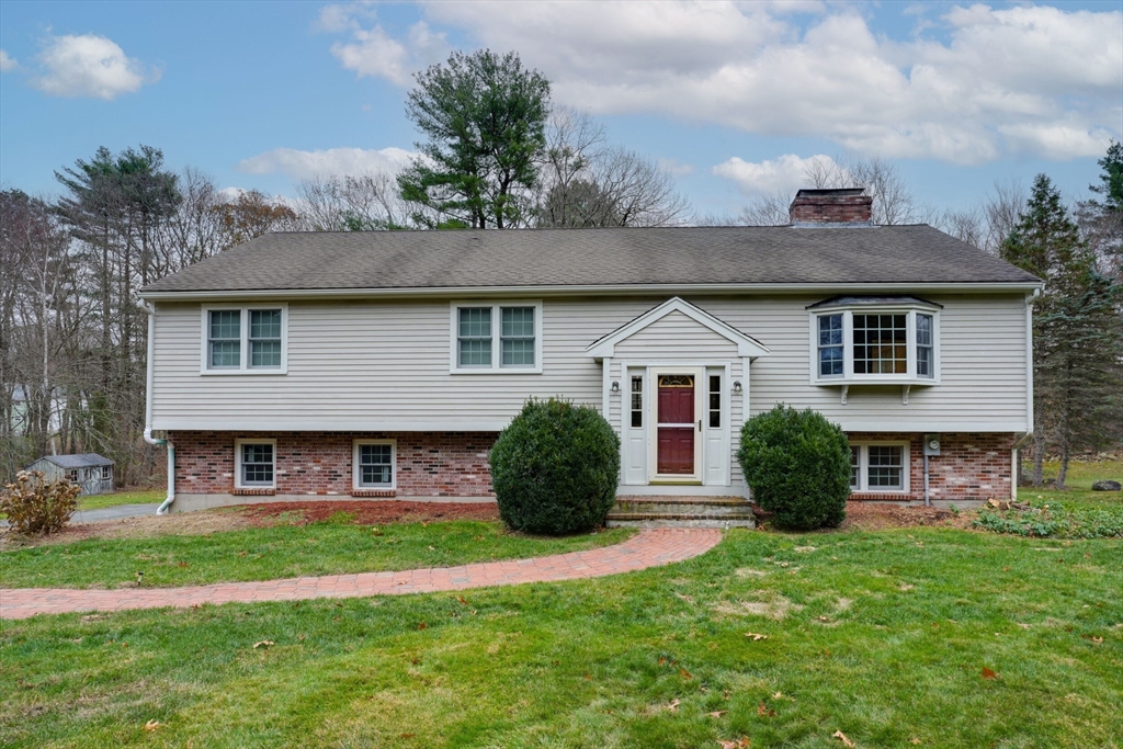 52 Vega Road, Marlborough, Massachusetts, 3 Bedrooms Bedrooms, 9 Rooms Rooms,2.5 BathroomsBathrooms,Residential Lease,For Rent,Vega Road,73458630