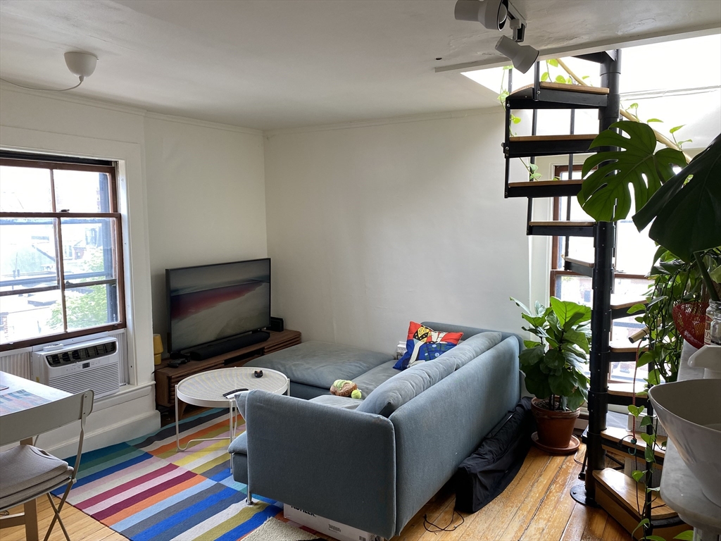 49 Brimmer, Boston, Massachusetts, 1 Bedroom Bedrooms, 3 Rooms Rooms,1 BathroomBathrooms,Residential Lease,For Rent,Brimmer,73455863