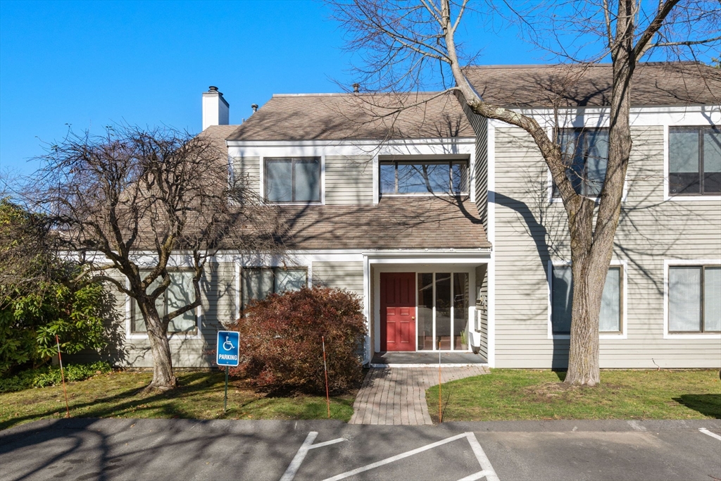 29 Concord Greene, Concord, Massachusetts, 2 Bedrooms Bedrooms, 4 Rooms Rooms,2 BathroomsBathrooms,Residential,For Sale,Concord Greene,73456825