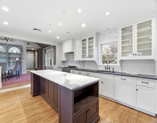 9 Maple Rd, Weston, Massachusetts, 5 Bedrooms Bedrooms, 11 Rooms Rooms,3.5 BathroomsBathrooms,Residential Lease,For Rent,Maple Rd,73459088