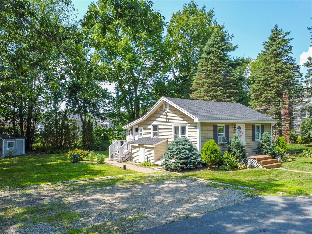 8 Wilson Street, Salem, New Hampshire, 2 Bedrooms Bedrooms, 5 Rooms Rooms,1 BathroomBathrooms,Residential,For Sale,Wilson Street,73405776