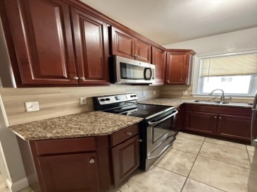 517 President, Fall River, Massachusetts, 2 Bedrooms Bedrooms, 7 Rooms Rooms,1 BathroomBathrooms,Residential Lease,For Rent,President,73458959