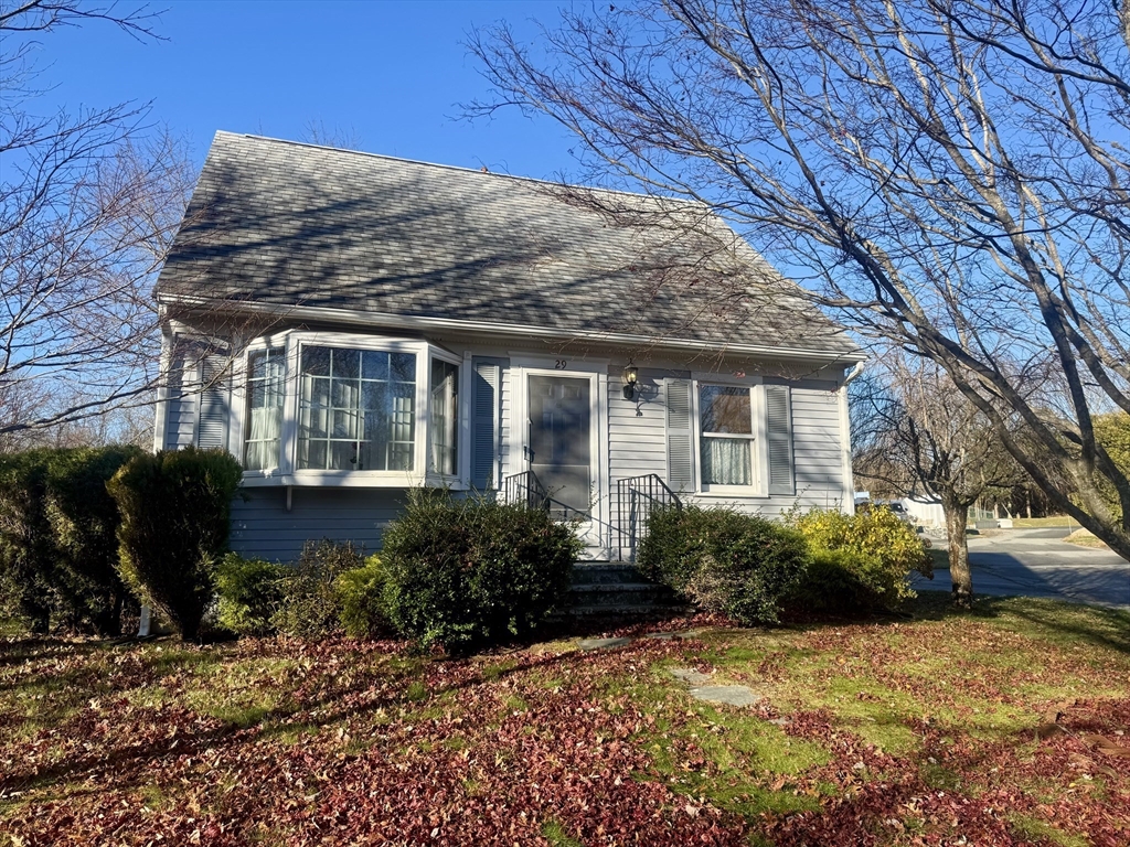 29 Elizabeth Ct, Dartmouth, Massachusetts, 3 Bedrooms Bedrooms, 6 Rooms Rooms,2 BathroomsBathrooms,Residential,For Sale,Elizabeth Ct,73456299