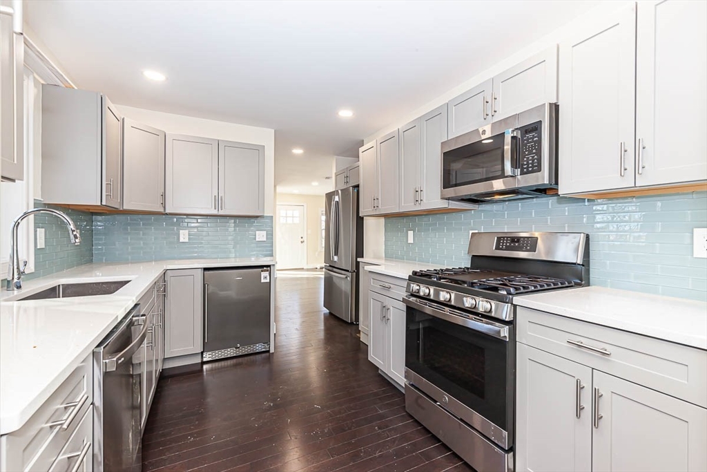 48 Caldwell Road, Waltham, Massachusetts, 5 Bedrooms Bedrooms, 7 Rooms Rooms,5 BathroomsBathrooms,Residential Lease,For Rent,Caldwell Road,73459298