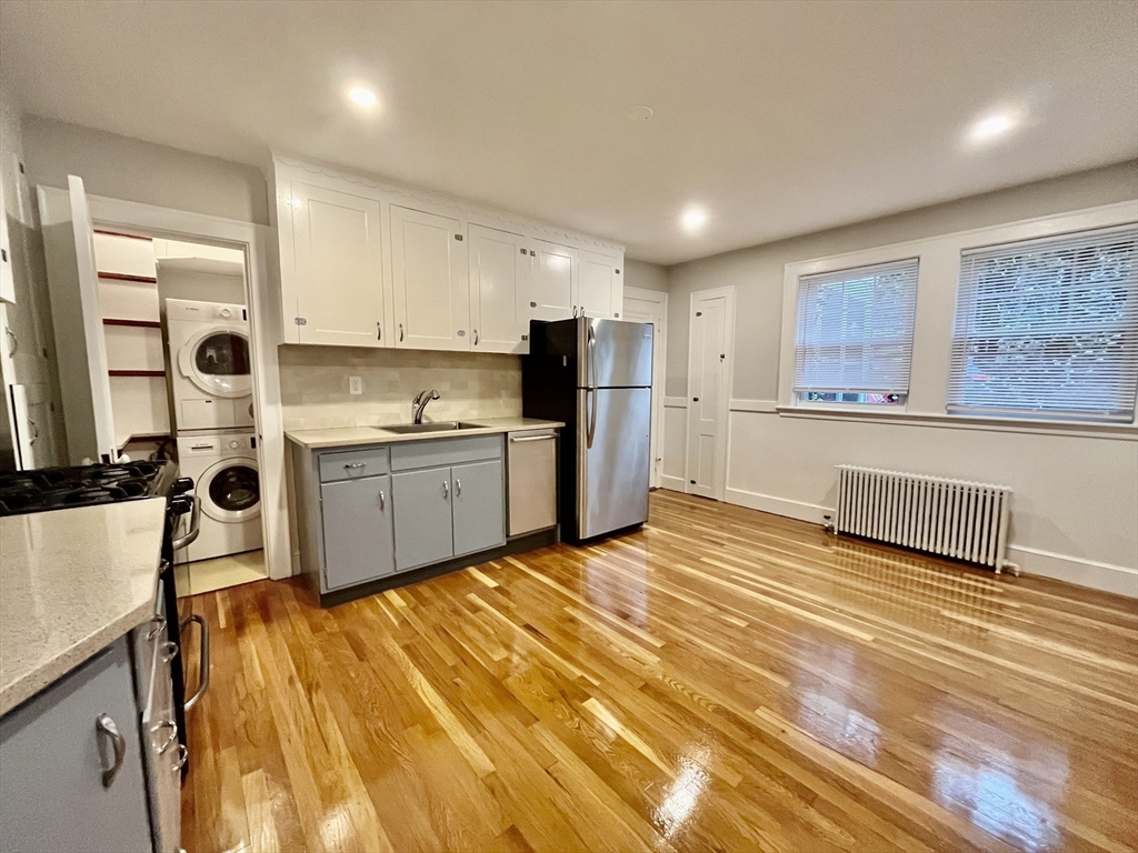 94 Glendale Rd, Quincy, Massachusetts, 2 Bedrooms Bedrooms, 4 Rooms Rooms,1 BathroomBathrooms,Residential Lease,For Rent,Glendale Rd,73452072