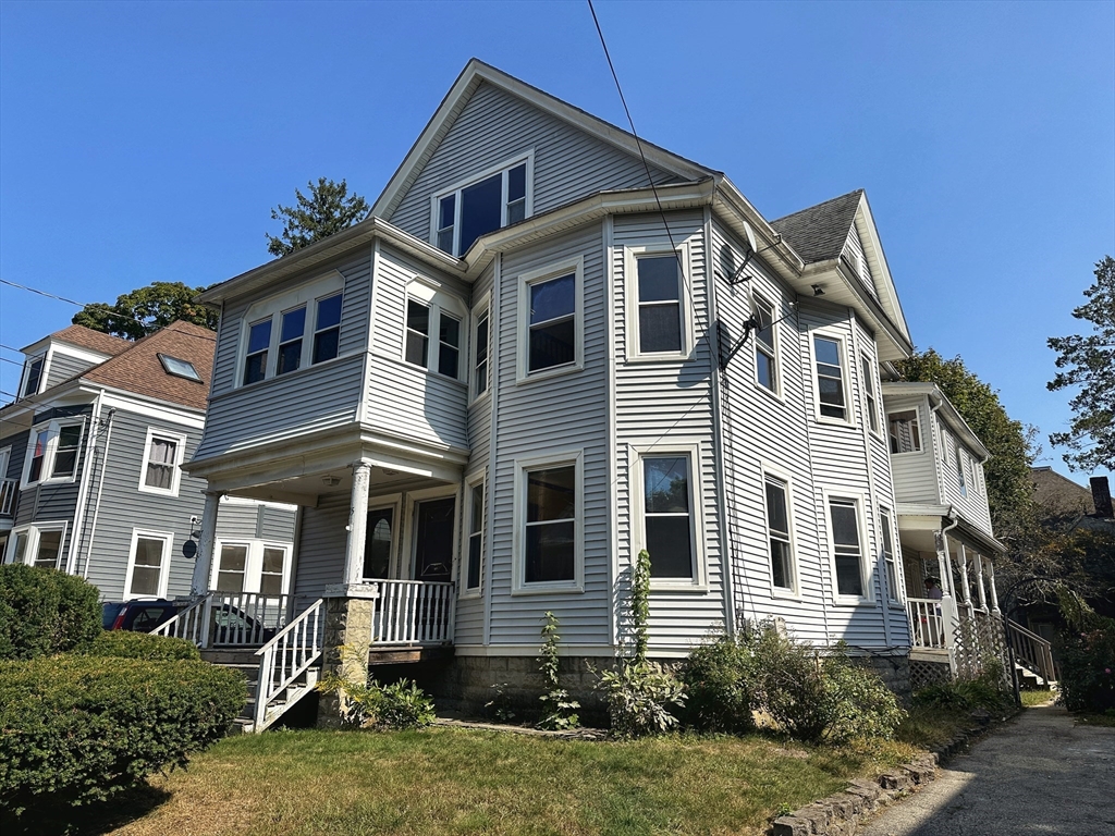 15-17 Brockton Ave, Haverhill, Massachusetts, 6 Bedrooms Bedrooms, 16 Rooms Rooms,2 BathroomsBathrooms,Residential Income,For Sale,Brockton Ave,73379333