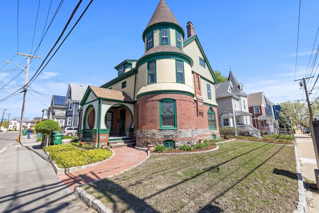 124 Boston Avenue, Medford, Massachusetts, 5 Bedrooms Bedrooms, 9 Rooms Rooms,3 BathroomsBathrooms,Residential Income,For Sale,Boston Avenue,73371109