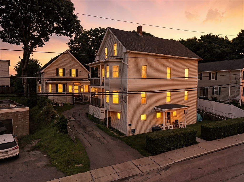 29-29.5 Granite St, Webster, Massachusetts, 9 Bedrooms Bedrooms, 18 Rooms Rooms,5 BathroomsBathrooms,Residential Income,For Sale,Granite St,73405088