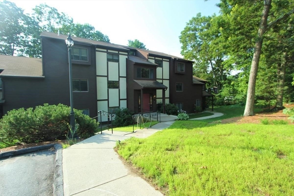 76 Highwood Drive, Franklin, Massachusetts, 2 Bedrooms Bedrooms, 6 Rooms Rooms,1 BathroomBathrooms,Residential Lease,For Rent,Highwood Drive,73393480