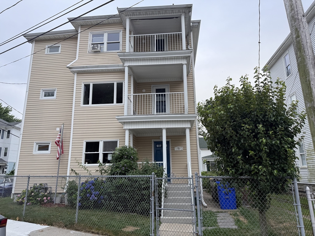 33 Norwood St, Fall River, Massachusetts, 8 Bedrooms Bedrooms, 15 Rooms Rooms,3 BathroomsBathrooms,Residential Income,For Sale,Norwood St,73402991