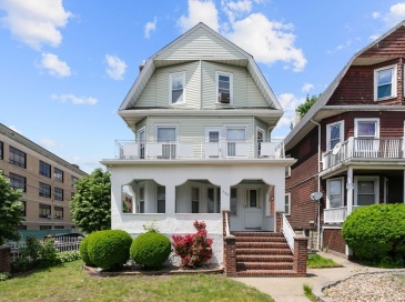 562 Broadway, Everett, Massachusetts, 6 Bedrooms Bedrooms, 16 Rooms Rooms,3 BathroomsBathrooms,Residential Income,For Sale,Broadway,73390359 562 Broadway, Everett, Massachusetts, 6 Bedrooms Bedrooms, 16 Rooms Rooms,3 BathroomsBathrooms,Residential Income,For Sale,Broadway,73390359