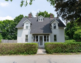 1 Commonwealth Ave, Sturbridge, Massachusetts, 5 Bedrooms Bedrooms, 14 Rooms Rooms,4 BathroomsBathrooms,Residential Income,For Sale,Commonwealth Ave,73391377