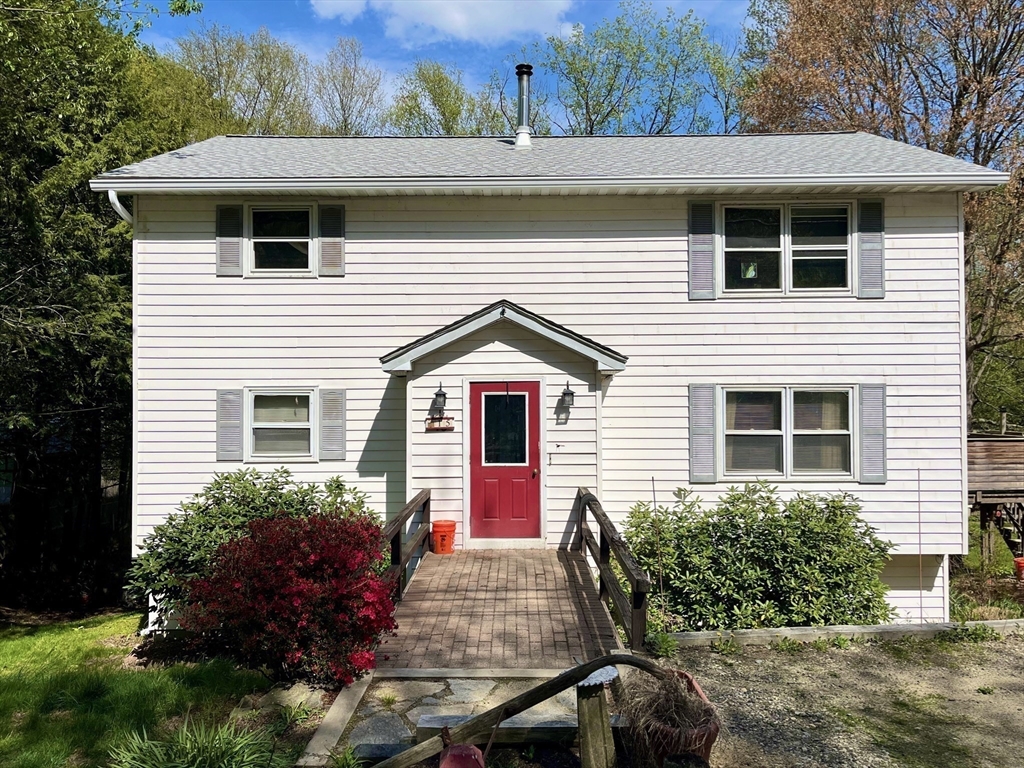 15 Old County Rd, Holland, Massachusetts, 6 Bedrooms Bedrooms, 12 Rooms Rooms,3 BathroomsBathrooms,Residential Income,For Sale,Old County Rd,73369451