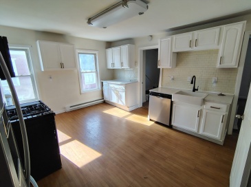 101 West Hollis, Nashua, New Hampshire, 4 Bedrooms Bedrooms, 7 Rooms Rooms,1 BathroomBathrooms,Residential Lease,For Rent,West Hollis,73430785