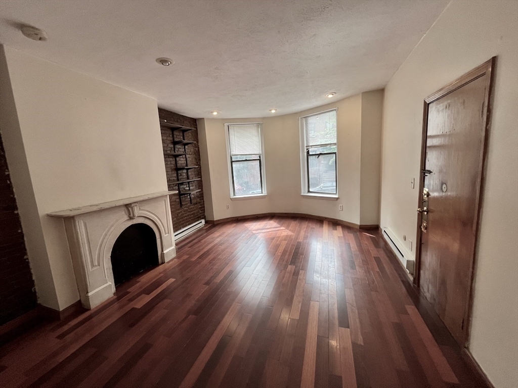 88 E. Brookline, Boston, Massachusetts, 2 Bedrooms Bedrooms, 5 Rooms Rooms,1 BathroomBathrooms,Residential Lease,For Rent,E. Brookline,73459504