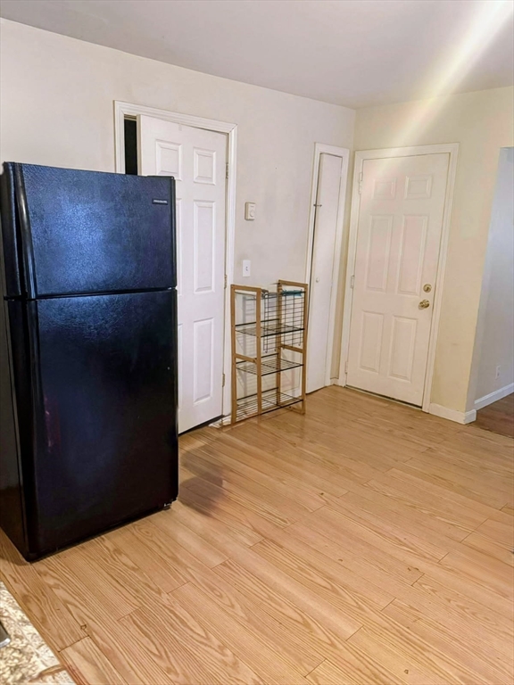 101 West Hollis, Nashua, New Hampshire, 2 Bedrooms Bedrooms, 5 Rooms Rooms,1 BathroomBathrooms,Residential Lease,For Rent,West Hollis,73459507