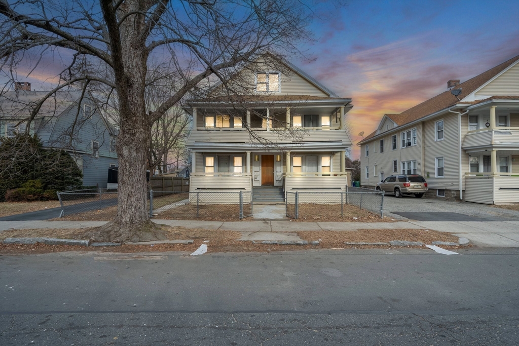 42 Kensington Ave, Springfield, Massachusetts, 6 Bedrooms Bedrooms, 18 Rooms Rooms,4 BathroomsBathrooms,Residential Income,For Sale,Kensington Ave,73358113