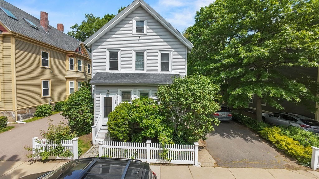 42 Carolina Ave, Boston, Massachusetts, 4 Bedrooms Bedrooms, 11 Rooms Rooms,2 BathroomsBathrooms,Residential Income,For Sale,Carolina Ave,73385396