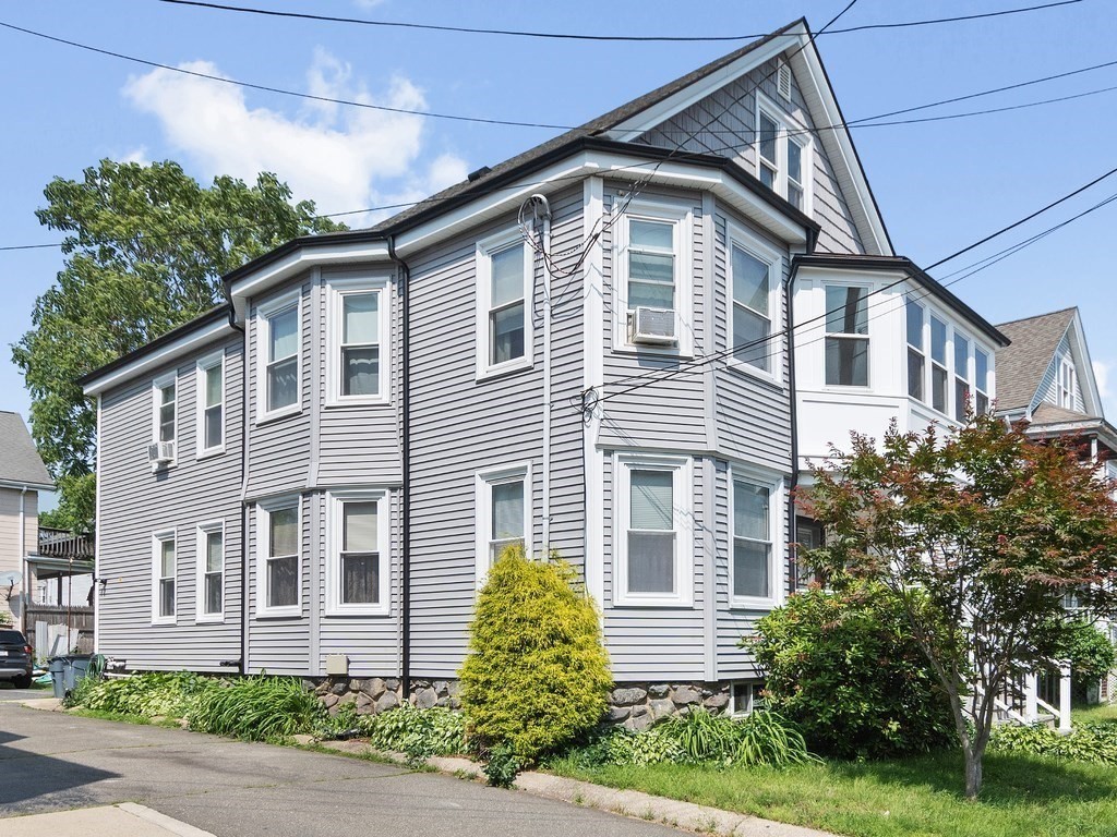 210-212 Brown Street, Waltham, Massachusetts, 4 Bedrooms Bedrooms, 10 Rooms Rooms,2 BathroomsBathrooms,Residential Income,For Sale,Brown Street,73392296