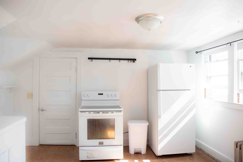 39 Sugarloaf, Deerfield, Massachusetts, 2 Bedrooms Bedrooms, 4 Rooms Rooms,1 BathroomBathrooms,Residential Lease,For Rent,Sugarloaf,73459503