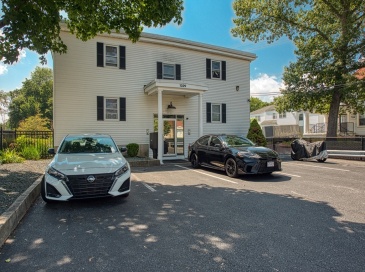 1329 Main, Brockton, Massachusetts, 1 Bedroom Bedrooms, 3 Rooms Rooms,1 BathroomBathrooms,Residential Lease,For Rent,Main,73459514