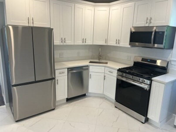 31-33 Raymond, Somerville, Massachusetts, 4 Bedrooms Bedrooms, 8 Rooms Rooms,2 BathroomsBathrooms,Residential Lease,For Rent,Raymond,73459549