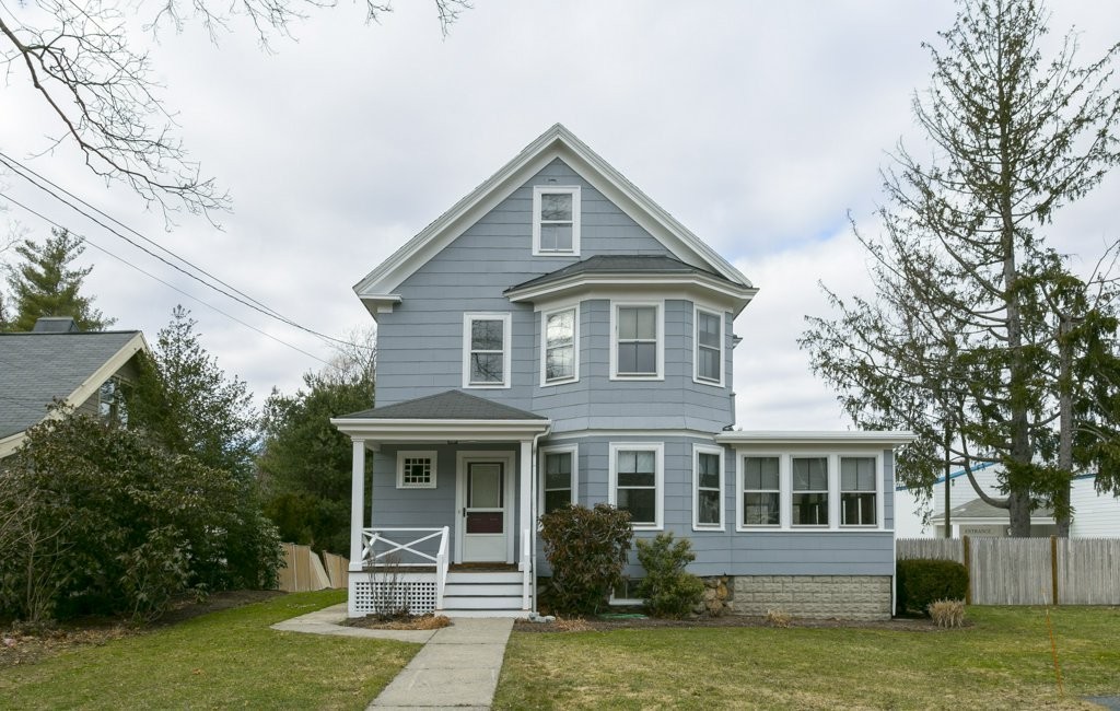 39A Warren Avenue, Weston, Massachusetts, 4 Bedrooms Bedrooms, 9 Rooms Rooms,1.5 BathroomsBathrooms,Residential Lease,For Rent,Warren Avenue,73407899