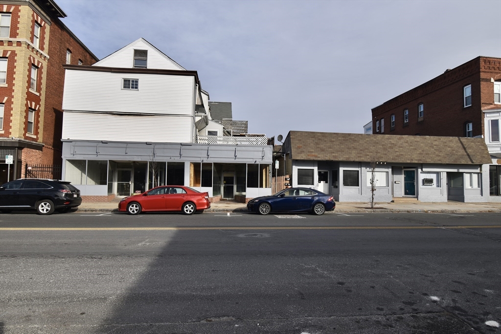 166-168 Main St, Springfield, Massachusetts, 12 Bedrooms Bedrooms, 19 Rooms Rooms,4 BathroomsBathrooms,Residential Income,For Sale,Main St,73412624