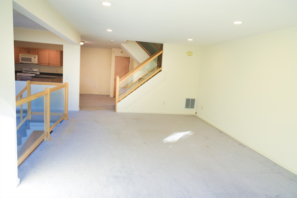 145 Captain Eames Cir, Ashland, Massachusetts, 2 Bedrooms Bedrooms, 5 Rooms Rooms,2.5 BathroomsBathrooms,Residential Lease,For Rent,Captain Eames Cir,73452995