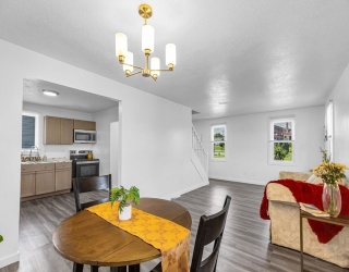 27 Hickory St, Springfield, Massachusetts, 3 Bedrooms Bedrooms, 6 Rooms Rooms,1.5 BathroomsBathrooms,Residential,For Sale,Hickory St,73394616