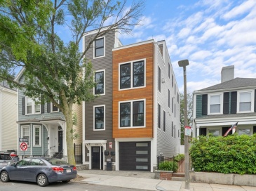 333 W 3rd St, Boston, Massachusetts, 6 Bedrooms Bedrooms, 10 Rooms Rooms,6.5 BathroomsBathrooms,Residential Income,For Sale,W 3rd St,73408622