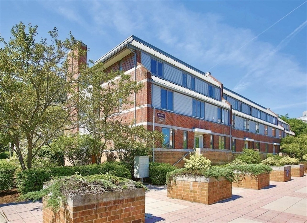 9-17 Baldwin St, Newton, Massachusetts, 2 Bedrooms Bedrooms, 5 Rooms Rooms,2.5 BathroomsBathrooms,Residential,For Sale,Baldwin St,73457277