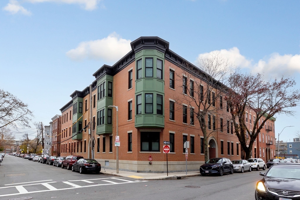 202 Maverick St, Boston, Massachusetts, 2 Bedrooms Bedrooms, 4 Rooms Rooms,2 BathroomsBathrooms,Residential Lease,For Rent,Maverick St,73459584