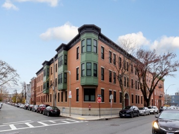 202 Maverick St, Boston, Massachusetts, 2 Bedrooms Bedrooms, 4 Rooms Rooms,2 BathroomsBathrooms,Residential Lease,For Rent,Maverick St,73459584