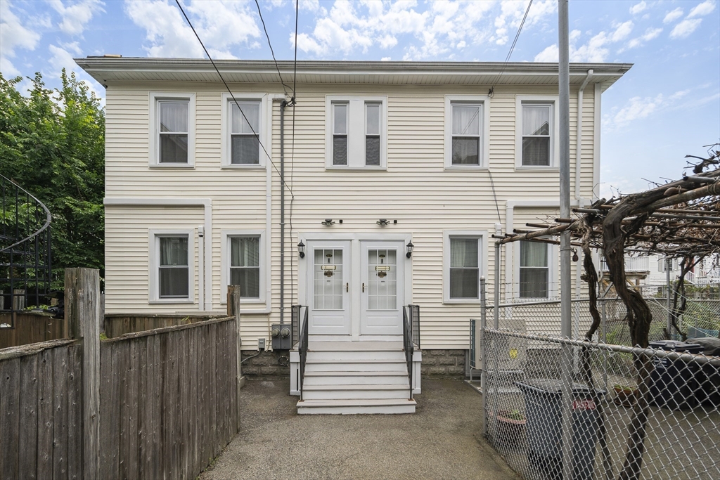 164 Tremont St., Cambridge, Massachusetts, 5 Bedrooms Bedrooms, 10 Rooms Rooms,2 BathroomsBathrooms,Residential Income,For Sale,Tremont St.,73392621