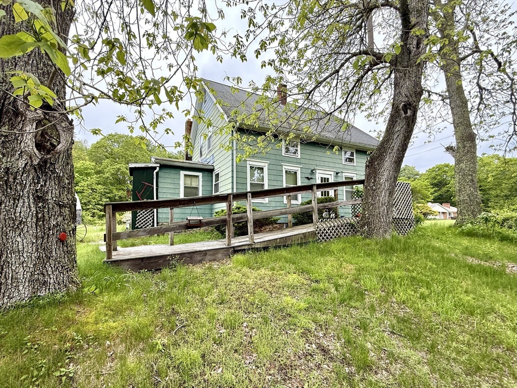 527 Collins Corner Rd, Dartmouth, Massachusetts, 4 Bedrooms Bedrooms, 8 Rooms Rooms,2 BathroomsBathrooms,Residential,For Sale,Collins Corner Rd,73379547