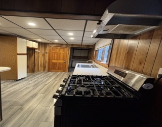 96 Summit St Unit 1, Rockland, Massachusetts, 4 Bedrooms Bedrooms, 7 Rooms Rooms,1 BathroomBathrooms,Residential Lease,For Rent,Summit St Unit 1,73458296