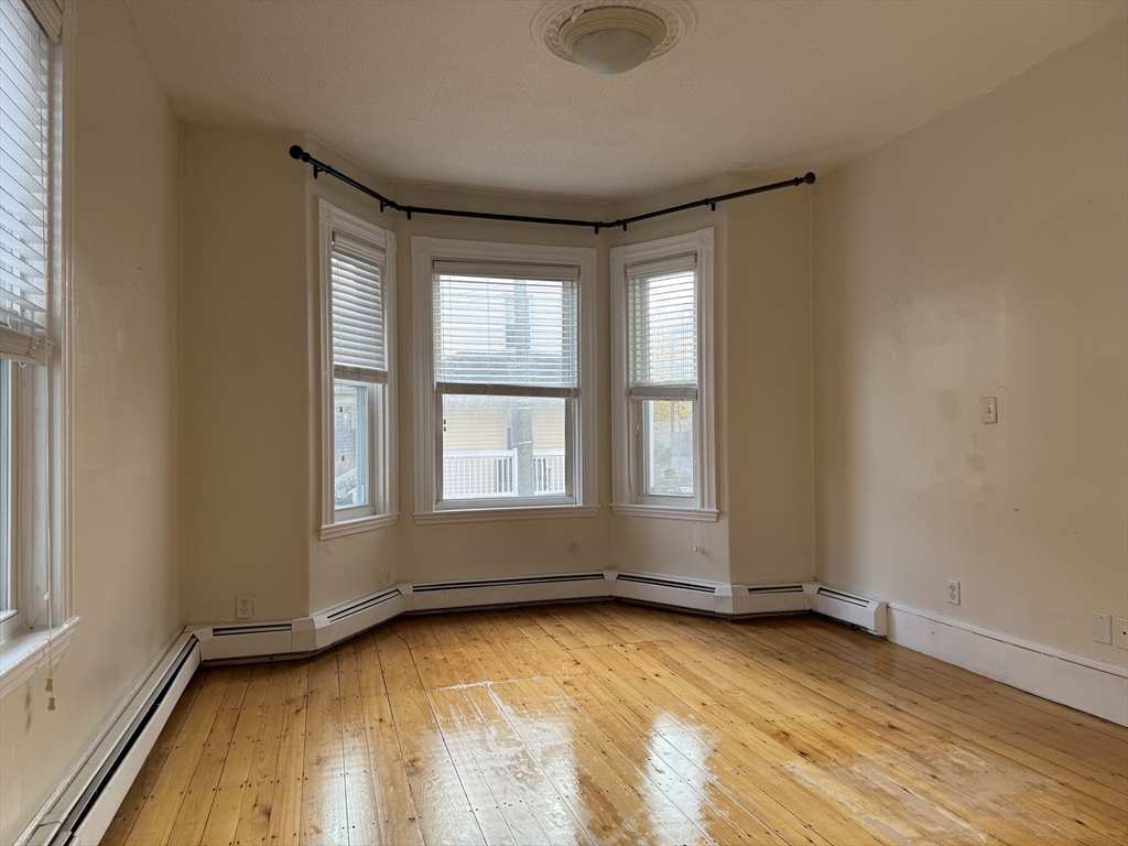 9 Kenney St, Boston, Massachusetts, 2 Bedrooms Bedrooms, 5 Rooms Rooms,1 BathroomBathrooms,Residential Lease,For Rent,Kenney St,73458309