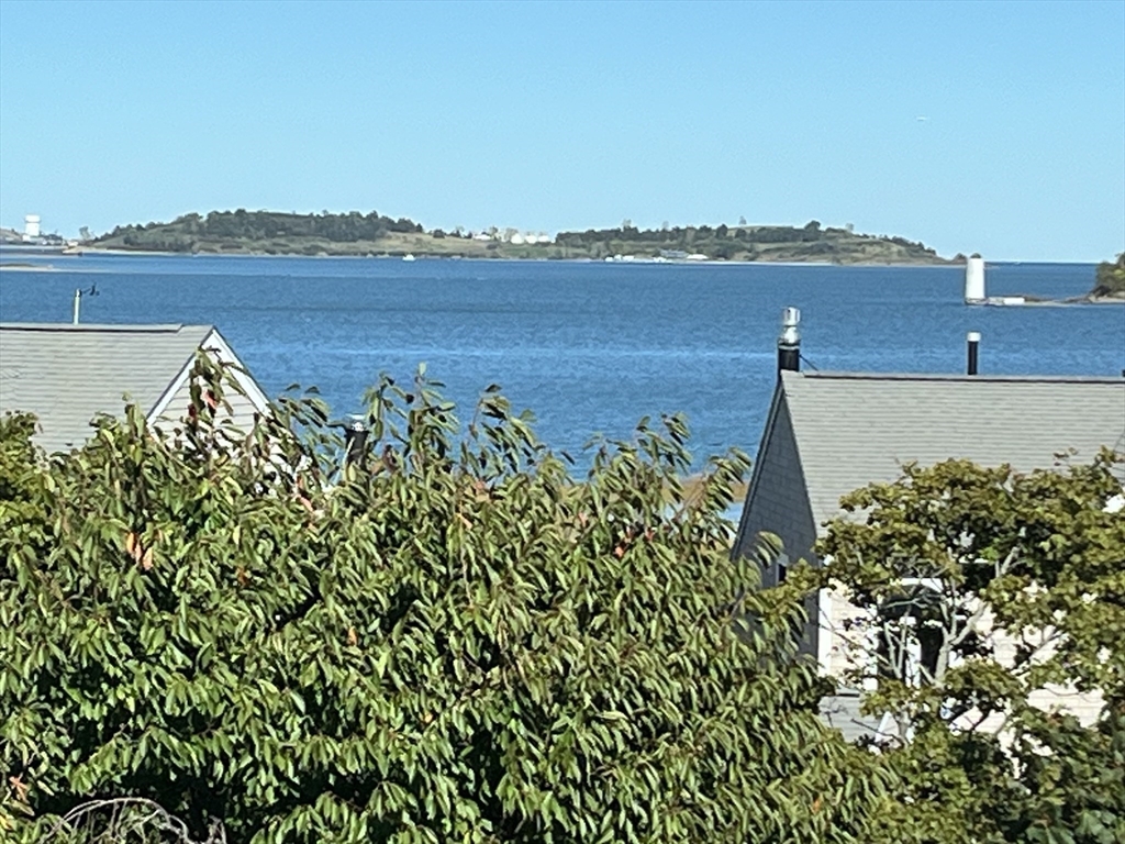 14 Sloop Ln, Quincy, Massachusetts, 2 Bedrooms Bedrooms, 6 Rooms Rooms,2.5 BathroomsBathrooms,Residential,For Sale,Sloop Ln,73352567