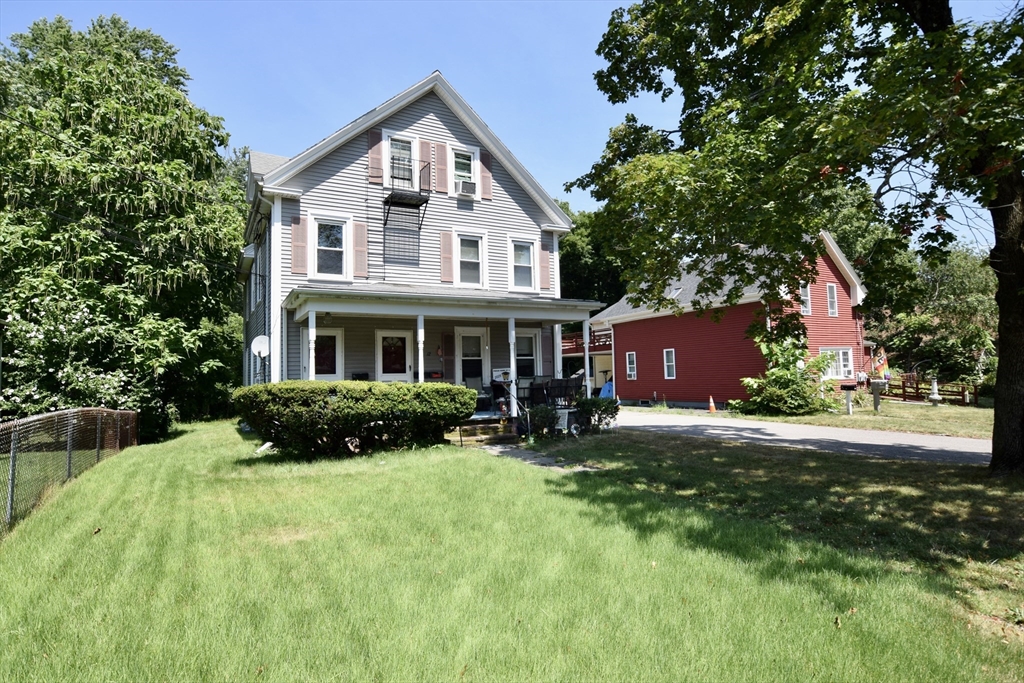 12 E Main St, Middleboro, Massachusetts, 3 Bedrooms Bedrooms, 5 Rooms Rooms,1 BathroomBathrooms,Residential Lease,For Rent,E Main St,73415320