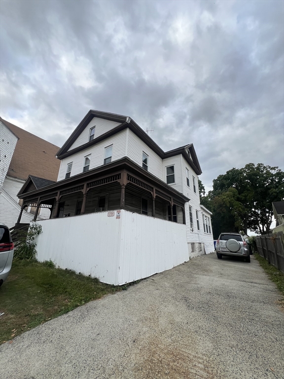 139 Bay St, Springfield, Massachusetts, 4 Bedrooms Bedrooms, 10 Rooms Rooms,2 BathroomsBathrooms,Residential Income,For Sale,Bay St,73331888