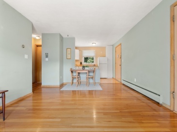 76 Lionel Ave, Waltham, Massachusetts, 2 Bedrooms Bedrooms, 4 Rooms Rooms,1 BathroomBathrooms,Residential Lease,For Rent,Lionel Ave,73452453