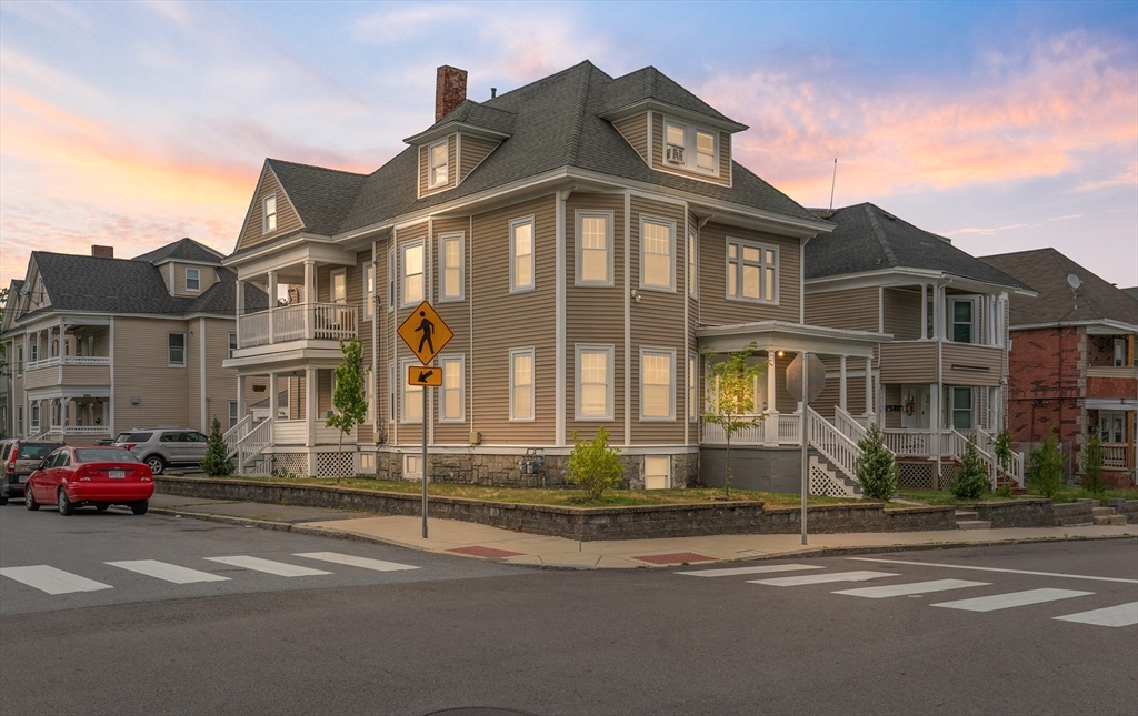 21-23 Bigelow St, Lawrence, Massachusetts, 7 Bedrooms Bedrooms, 15 Rooms Rooms,3 BathroomsBathrooms,Residential Income,For Sale,Bigelow St,73401277