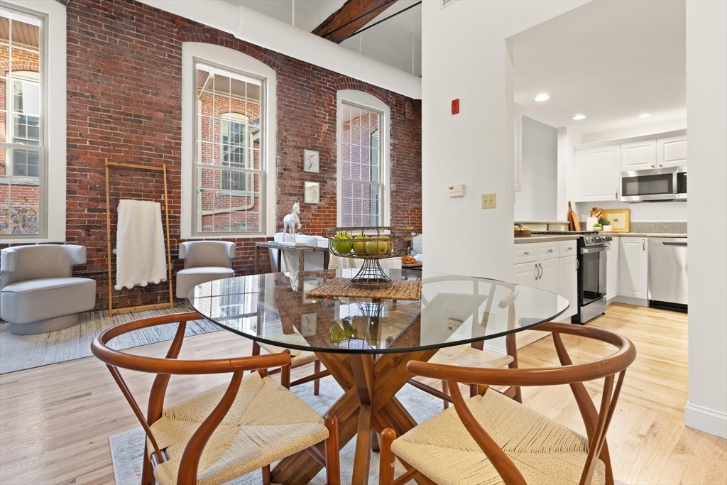 12 Brookside Rd, Westford, Massachusetts, 2 Bedrooms Bedrooms, 5 Rooms Rooms,1.5 BathroomsBathrooms,Residential,For Sale,Brookside Rd,73459536