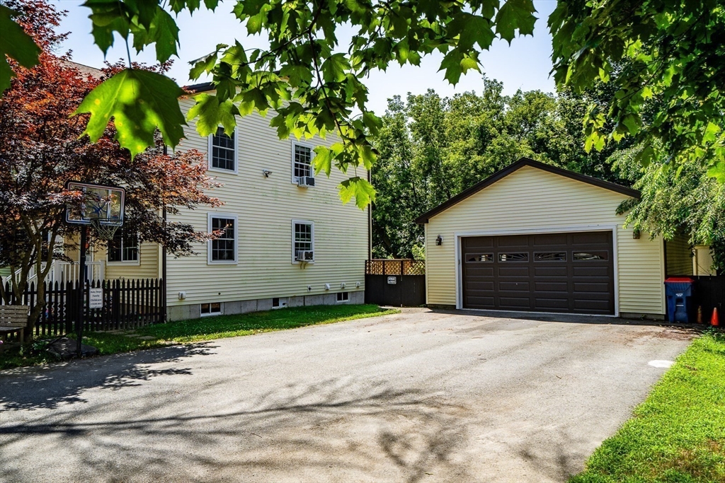 16 Oak Street, Fairhaven, Massachusetts, 7 Bedrooms Bedrooms, 14 Rooms Rooms,2 BathroomsBathrooms,Residential Income,For Sale,Oak Street,73401643