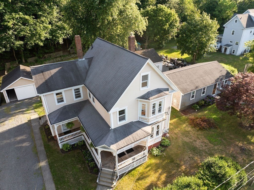 13 Arlington St, Middleboro, Massachusetts, 7 Bedrooms Bedrooms, 11 Rooms Rooms,2 BathroomsBathrooms,Residential Income,For Sale,Arlington St,73408790