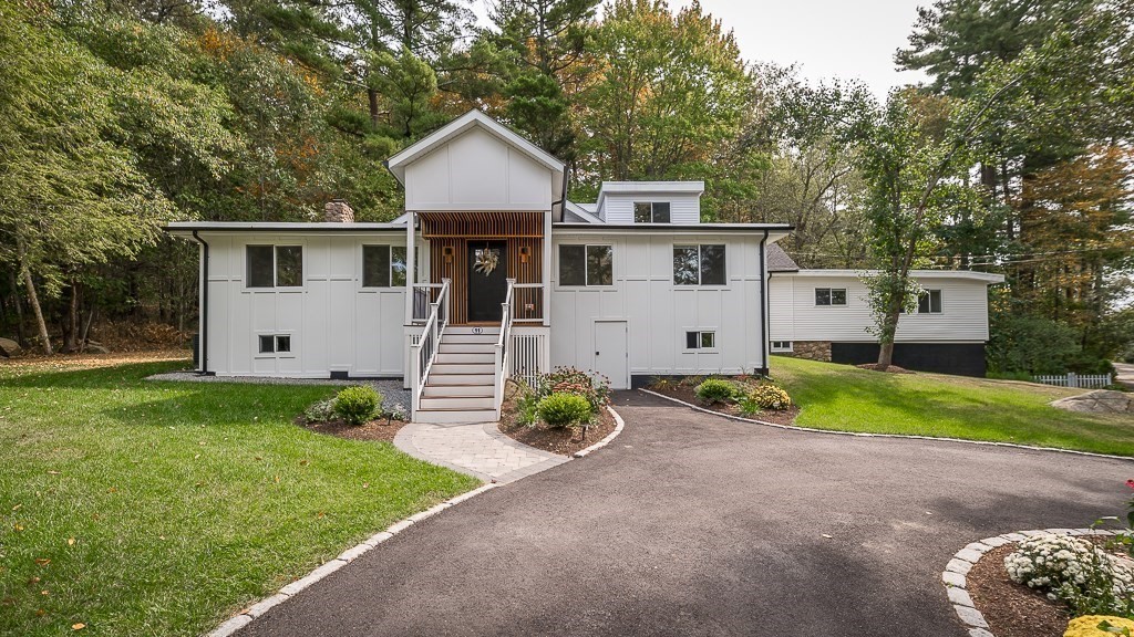 11 Mill Street, Manchester, Massachusetts, 3 Bedrooms Bedrooms, 13 Rooms Rooms,4 BathroomsBathrooms,Residential,For Sale,Mill Street,73292702