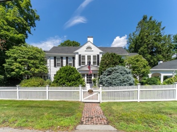 883 High, Dedham, Massachusetts, 5 Bedrooms Bedrooms, 12 Rooms Rooms,4.5 BathroomsBathrooms,Residential,For Sale,High,73357264